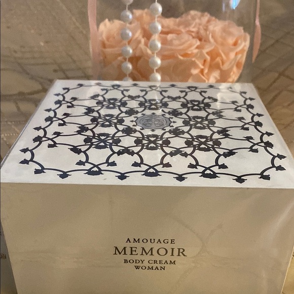 Amouage Memoir Body Cream - Elegant Black and White Design new exclusive edition - Picture 4 of 6